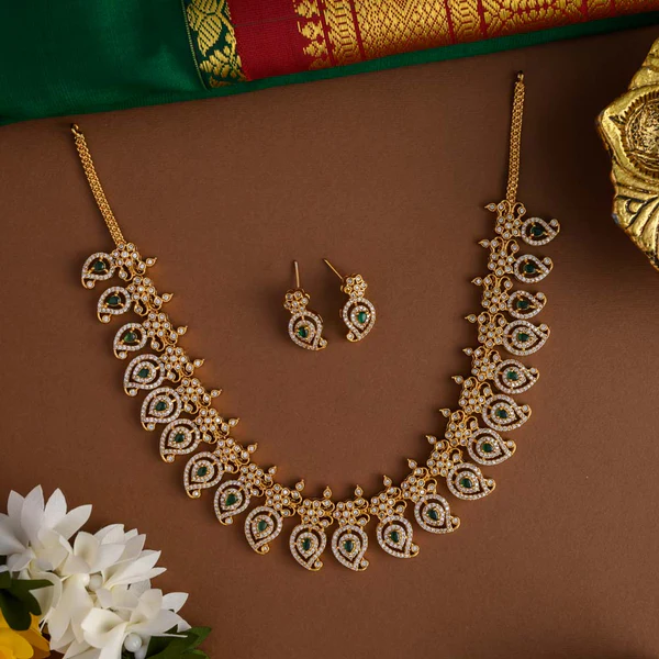 Vasundra Manga Necklace - Green